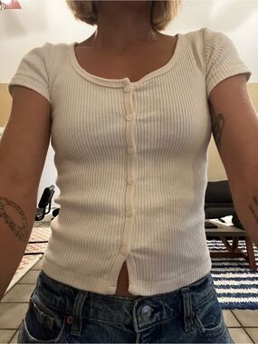 Ribbed button up top